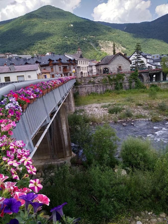 Biescas-Pirineo-Relaxアパートメント エクステリア 写真